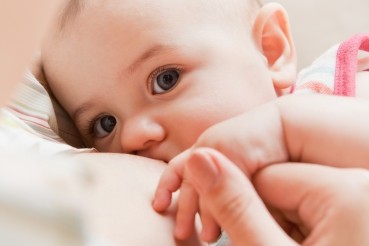 Lactancia Materna: Protección y Bienestar para Madre e Hijo