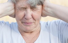 Cuidados del oído en el adulto mayor - presbiacusia - Grupo Gamma