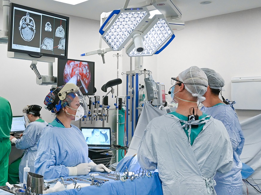 Cirugía endoscópica de base de cráneo: primeros 100 casos